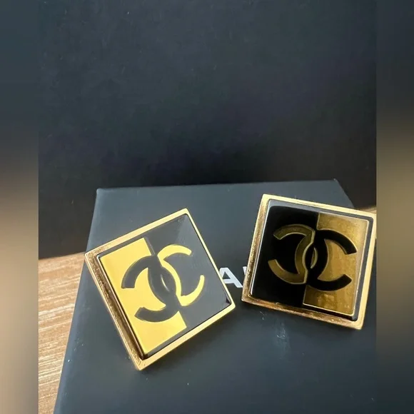 CHANEL 2024 Earrings - Picture 3 of 8